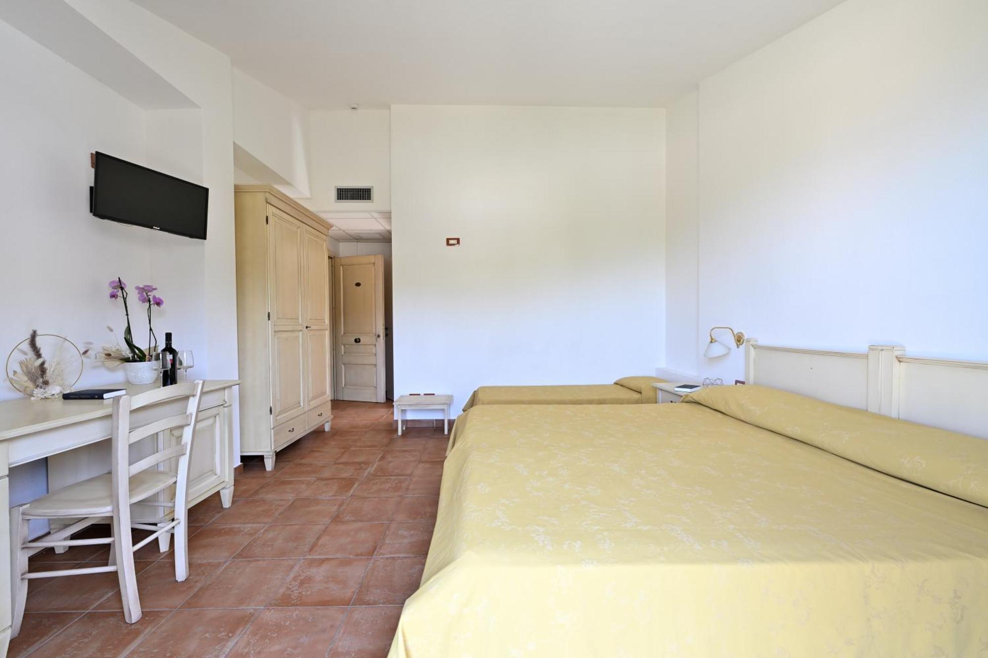 Hotel Marie Claire Lanusei Zewnętrze zdjęcie