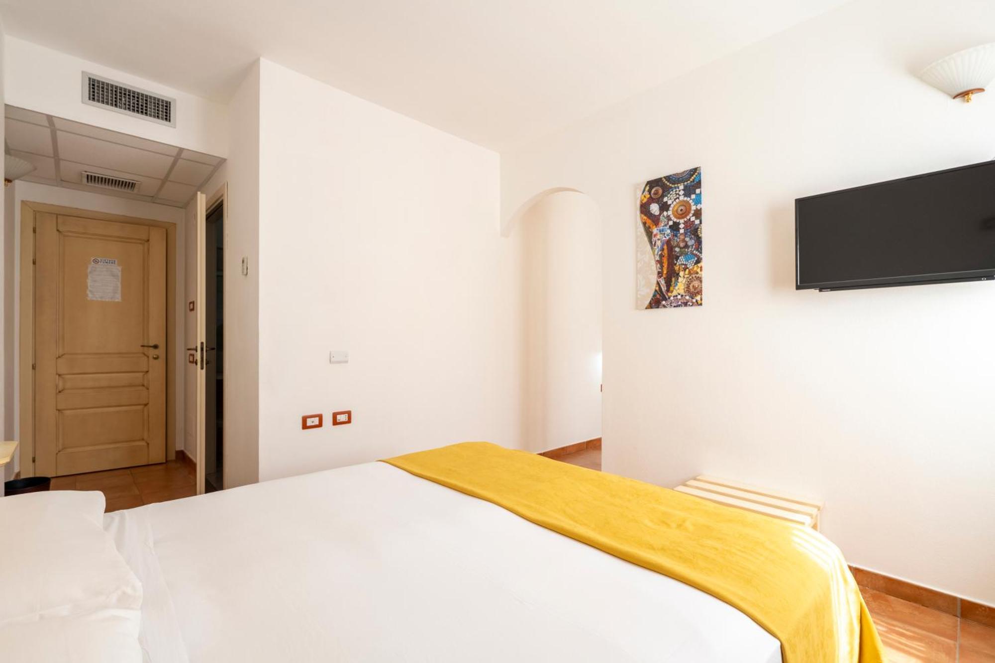 Hotel Marie Claire Lanusei Zewnętrze zdjęcie